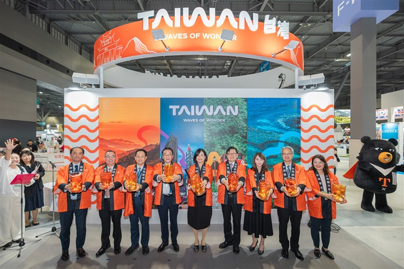 Staff at the Taiwan Pavilion pose for a group photo at the Tourism Expo Japan on Friday. Photo courtesy of the National Palace Museum’s official website