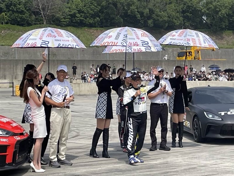 With a microphone in hand, Toyota Motor Corp. Chairman Akio Toyoda addresses the crowd at final day of the Toyota GAZOO Racing Corolla Cup 2025 in Taichung. CNA photo Sept. 28, 2025