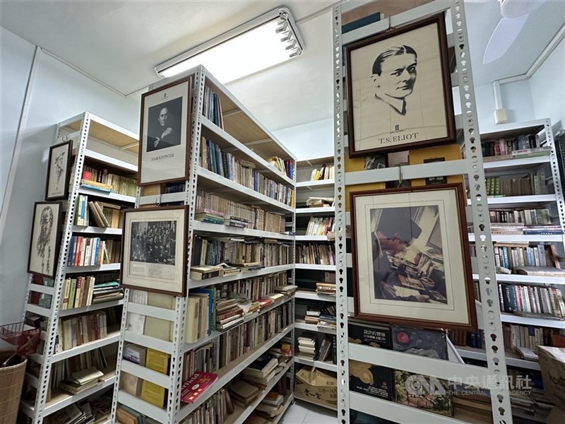 The writer's collection of books is pictured before the Sept. 23 flooding in Hualien County. CNA file photo