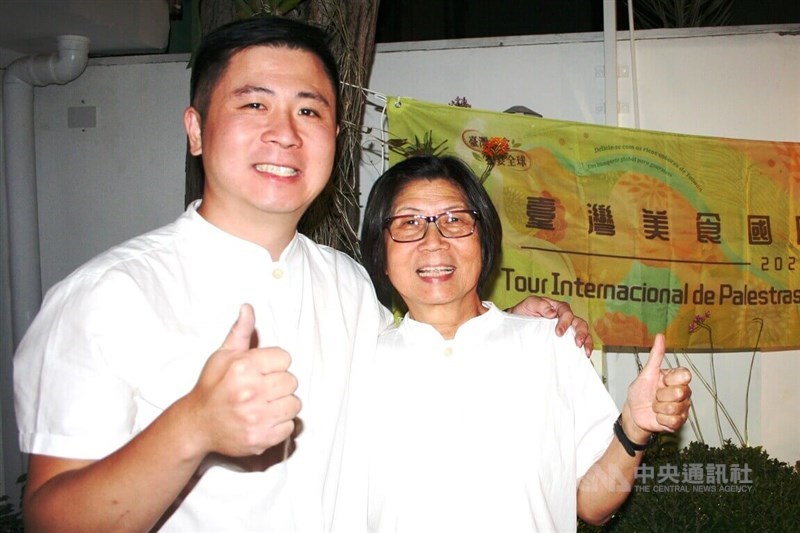 Mapu's current owner Duilio Lin poses with his mom to promote the Taiwanese cuisines of their restaurant in Brazil. CNA photo Sept. 7, 2025