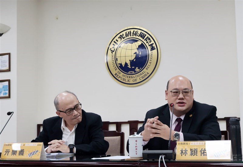 Lin Ying-yu (right), an associate professor at Tamkang University. CNA photo Oct. 8, 2025