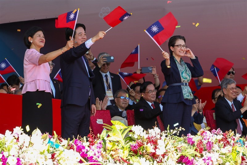President Lai Ching-te (second left, front row), First Lady Wu Mei-ju (first left, front row) and Vice President Hsiao Bi-khim wave national flags during National Day celebrations in Taipei on Friday. CNA photo Oct. 10, 2025
