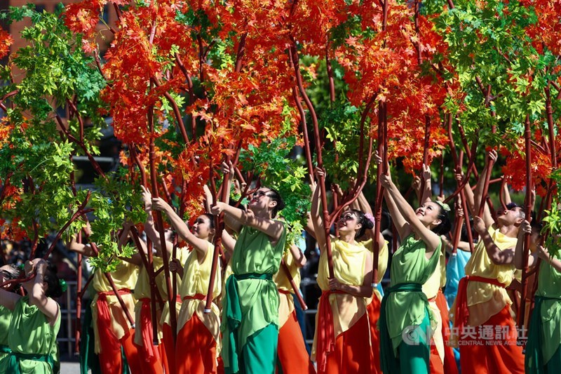 Taichung's Shin Min High School puts on a performance surrounding the theme of "Formosa." CNA photo Oct. 10, 2025