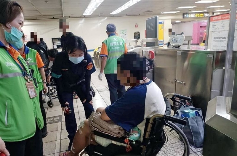 A injured victim rests on a wheel chair after the incident in New Taipei's Xinpu Metro Station. Photo courtesy of the local authority