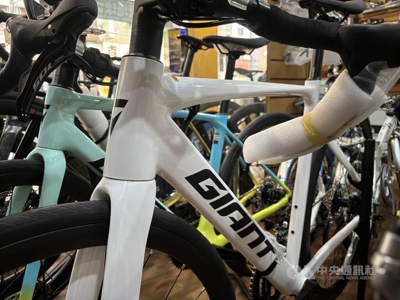 Bicycles made by Taiwan-based Giant Manufacturing Co. are displayed in a showroom in this CNA file photo