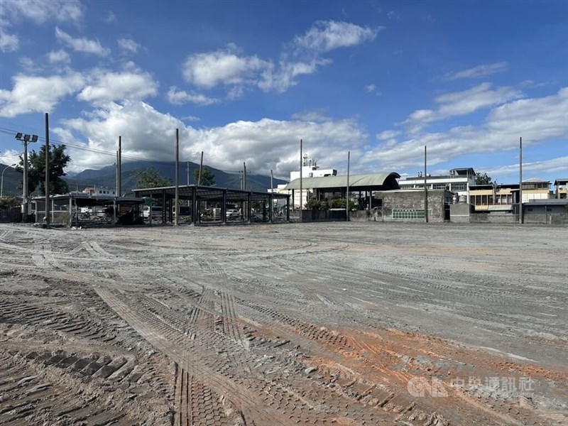 The baseball field at Guangfu Junior High School, Hualien County, is covered in dirt brought by flooding on Oct. 7. CNA file photo