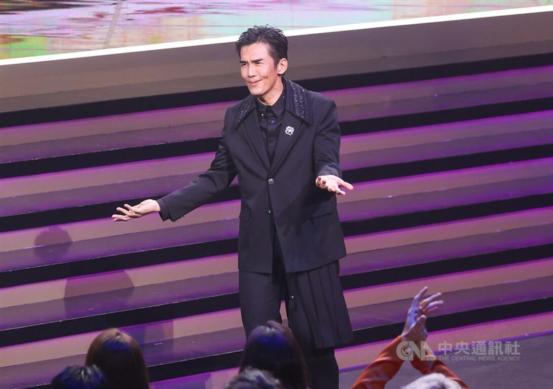 Actor Weber Yang seems surprised upon receiving the award at the 60th Golden Bell Awards in Taipei on Saturday. CNA photo Oct. 18, 2025