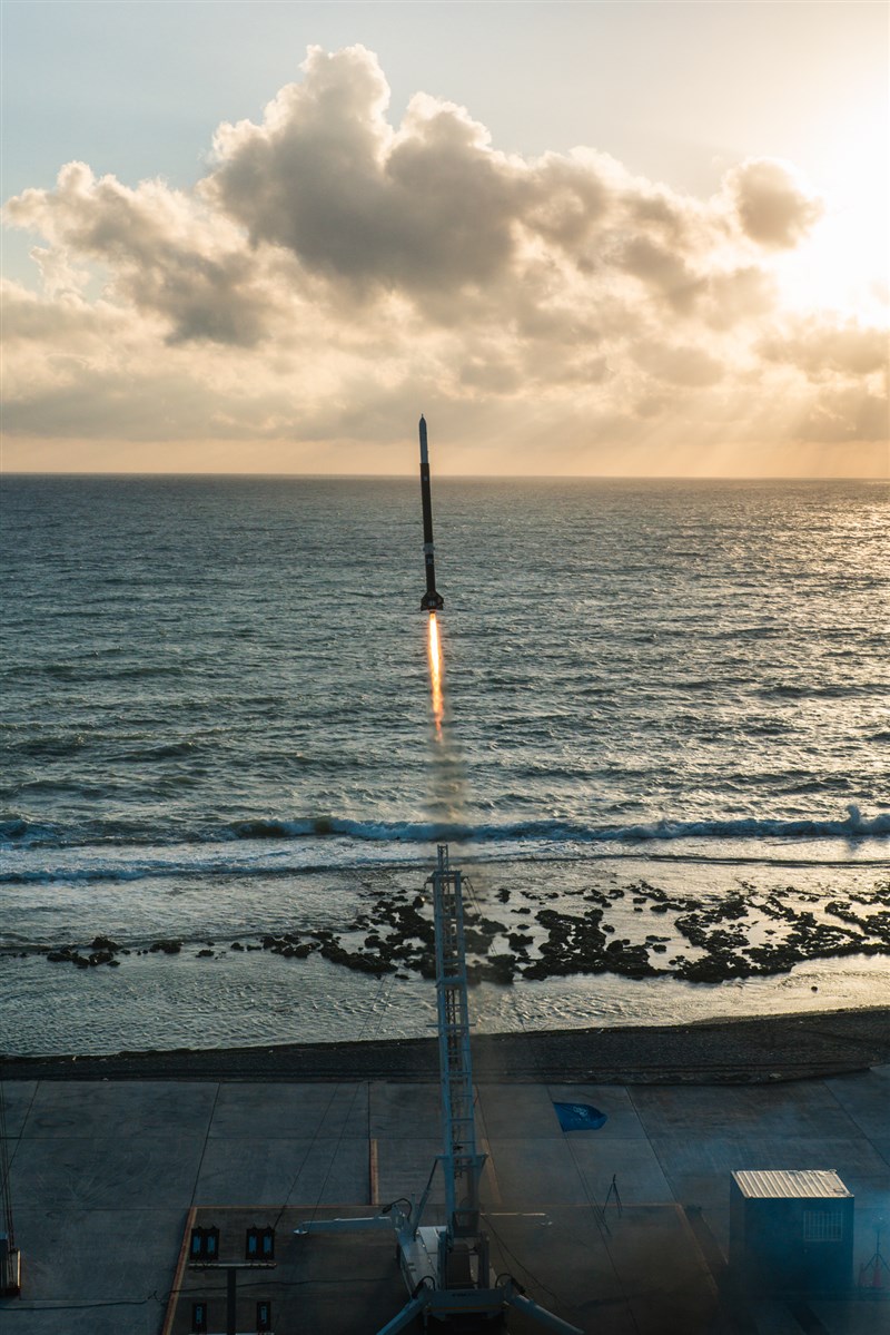 The Asfaloth-2025 rocket launches from the Hsu-Hai Rocket Research site in Pingtung County early Saturday. Photo courtesy of TASA