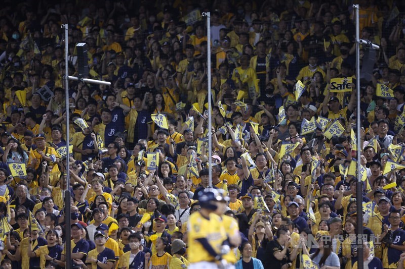 CTBC Brothers' fans, clad in the team's iconic yellow, cheer for their team at the Taipei Dome on Sunday CNA photo Oct. 19, 2025
