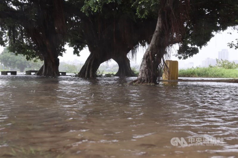 A riverside park area in Sanchong District, New Taipei, is seen flooded after heavy rainfall on Monday. CNA photo Oct. 20, 2025