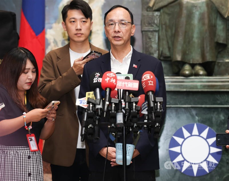 Outgoing KMT Chairman Eric Chu speaks to the media on Sunday. CNA photo Oct. 19, 2025