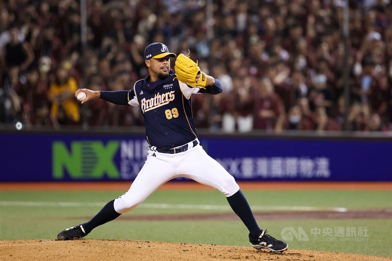 The Brothers' starting pitcher Jesús Vargas. CNA photo Oct. 21, 2025
