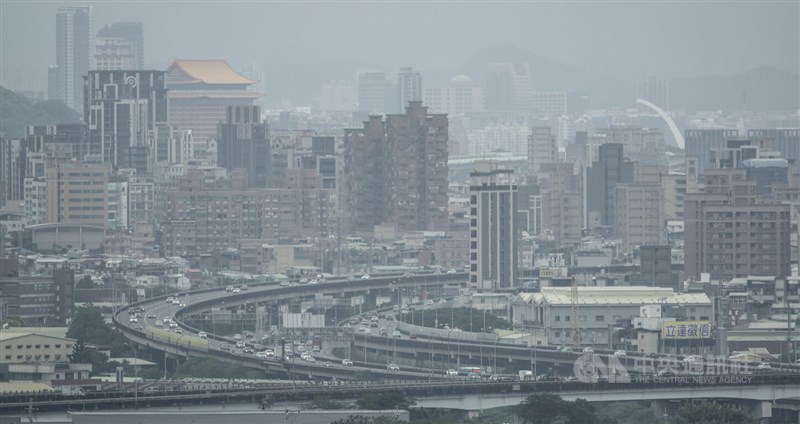 Mist shrouds Wugu District in New Taipei on Saturday. CNA photo Oct. 25, 2025
