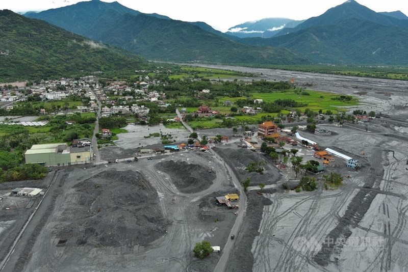 Quangfu Township, Hualien County, on Oct. 19, following flooding caused by the overflow of Matai’an Barrier Lake in late September. CNA file photo