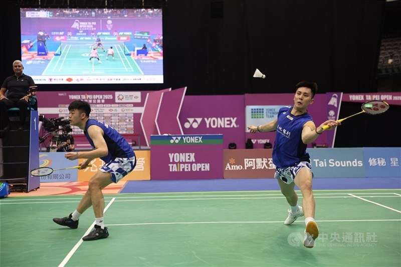 Wang Chi-lin (left) and his partner Chiu Hsiang-chieh. CNA file photo