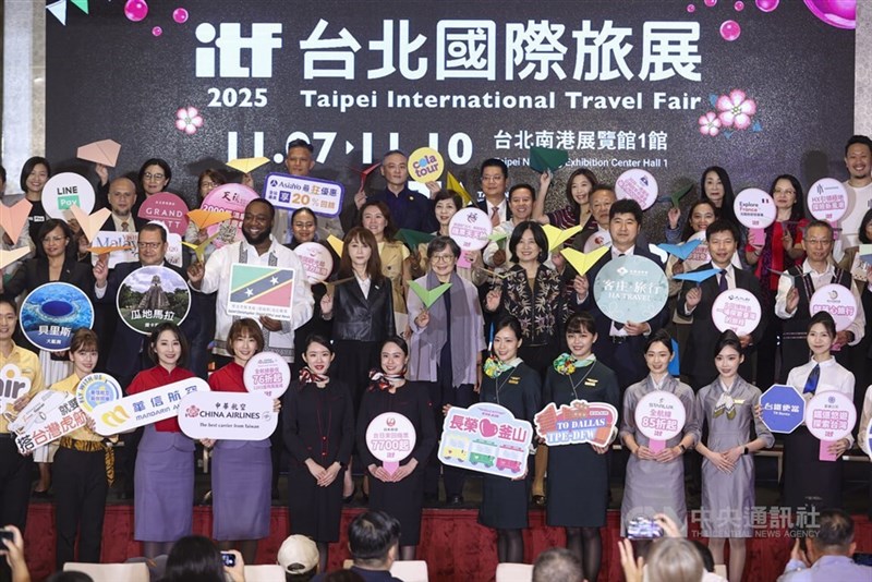 Taiwan Visitors Association Chairwoman Chien Yu-yen (second row, fourth left) and other officials and tourism company representatives pose for a photo in Taipei on Tuesday. CNA photo Nov. 4, 2025