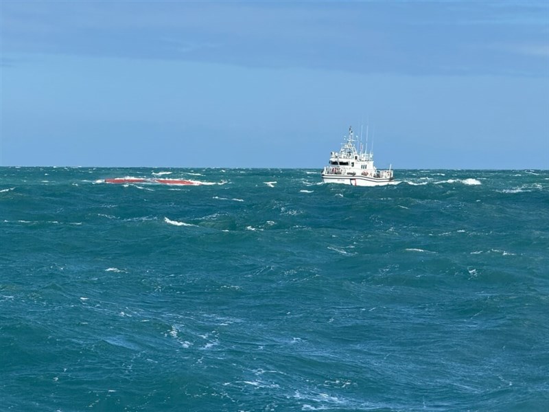The fishing boat Yu Shan No. 36 capsized north of Taiwan on Wednesday. Photo courtesy of the Coast Guard Administration