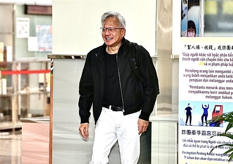 Nvidia founder Jensen Huang arrives in Tainan on Friday. CNA photo Nov. 7, 2025