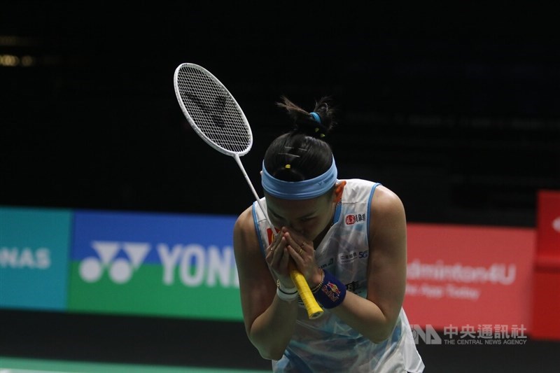 Former Taiwanese badminton ace Tai Tzu-ying gestures in thanks after winning a match at the 2024 Malaysia Open on Jan. 12, 2025. CNA file photo 