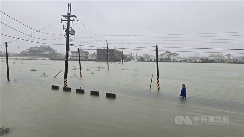 Heavy rain from Tropical Storm Fung-Wong floods Dongshan Township, Yilan County in northern Taiwan on Tuesday. CNA photo Nov. 11