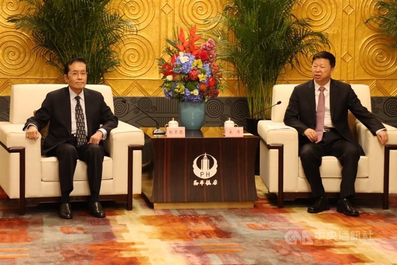 Kuomintang Vice Chairman Chang Jung-kung (left) meets China's Taiwan Affairs Office Director Song Tao in Shanghai on Friday. CNA photo Nov. 14, 2025