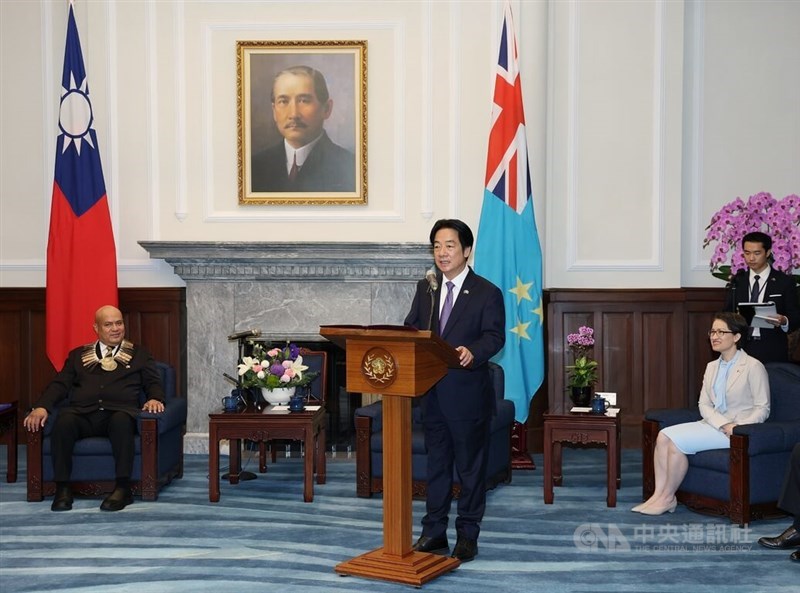 President Lai Ching-te (center) gives a speech in Taipei on Tuesday. CNA photo Nov. 18, 2025