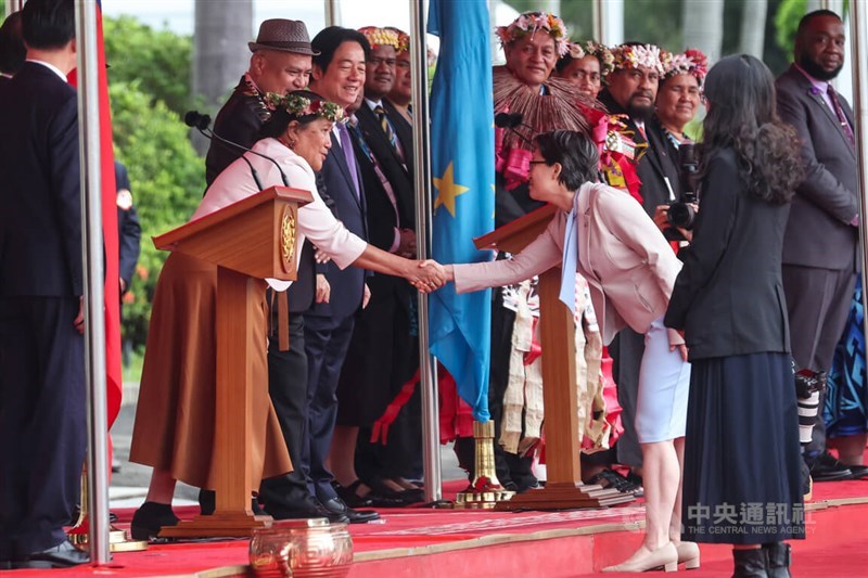 Vice President Hsiao Bi-khim (front second right) greets Tuvaluan Prime Minister Feleti Teo’s spouse (front left) during a military honors ceremony in Taipei on Tuesday. CNA photo Nov. 18, 2025