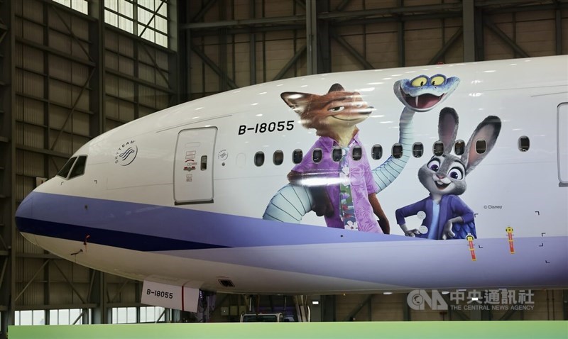 The characters in "Zootopia 2," Nick Wilde (left) and Judy Hopps, hop aboard a China Airlines Boeing 777-300ER at Taiwan Taoyuan International Airport on Wednesday. CNA photo Nov. 19, 2025   