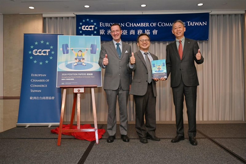 Henry Chang (right), the chair of the European Chamber of Commerce Taiwan. Photo taken from the European Chamber of Commerce Taiwan's Facebook