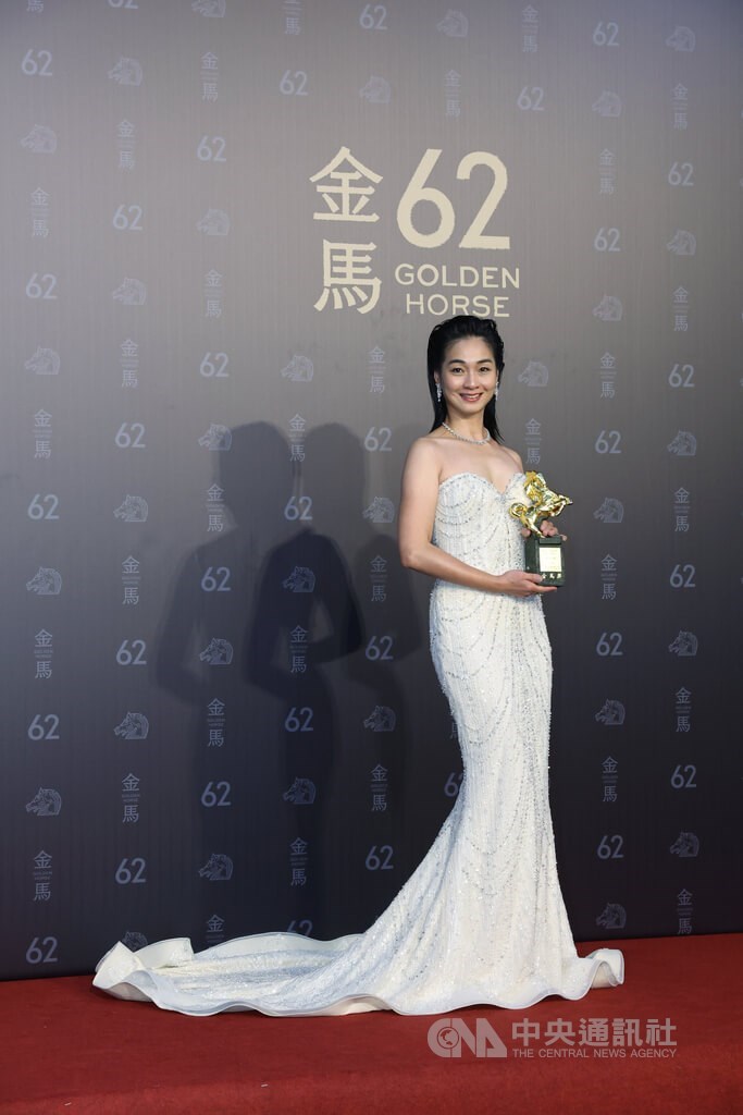 Vera Chen wins Best Supporting Actress for "The Waves Will Carry Us." CNA photo Nov. 22, 2025