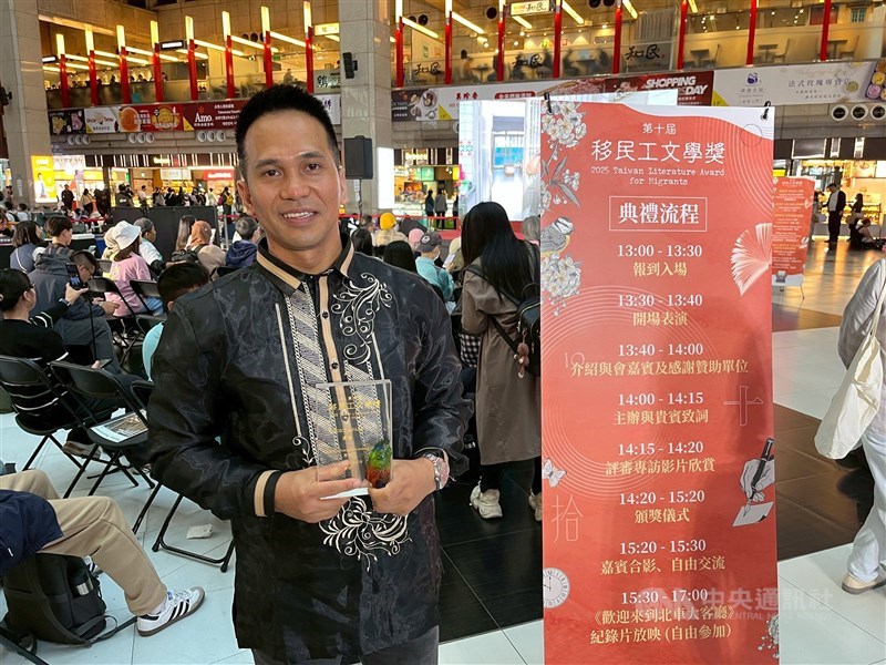 Filipino worker Marvin Joaquin Alamag enjoys his time at the ceremony, even though he will soon have to leave Taiwan after reaching the 12-year limit for migrant workers. CNA photo Nov. 23, 2025