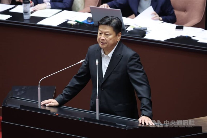 KMT lawmaker Fu Kun-chi introduces a bill that would allow spouses of Taiwanese citizens who were born in China to run for public office in Taiwan without first giving up their Chinese citizenship. CNA file photo