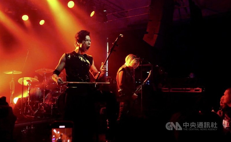 Freddy Lim, Taiwan’s representative to Finland, roars during his concert at Tiivistämö in Helsinki, Finland, on Thursday. CNA photo Nov. 27, 2025  