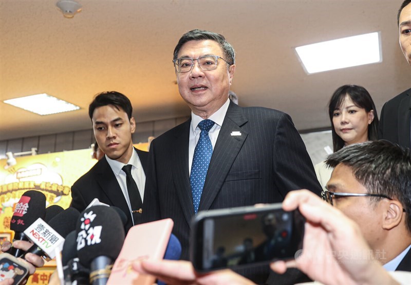 Premier Cho Jung-tai (center). CNA file photo