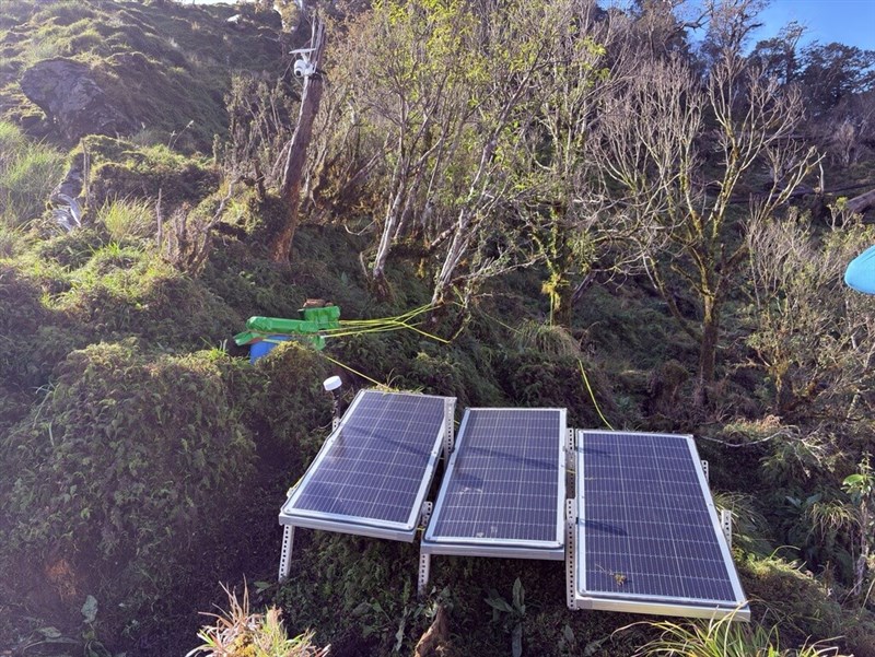 A microseismometer is installed near the Matai'an Creek barrier lake in Hualien County on Sunday. Photo courtesy of the Forestry and Nature Conservation Agency Dec. 7, 2025