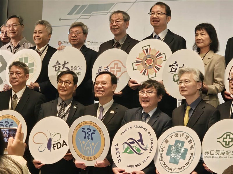 Health Minister Shih Chung-liang (third left from front) attends a ceremony in Taipei announcing the establishment of the Taiwan Alliance of Clinical Trial Centers. CNA photo Dec. 8, 2025