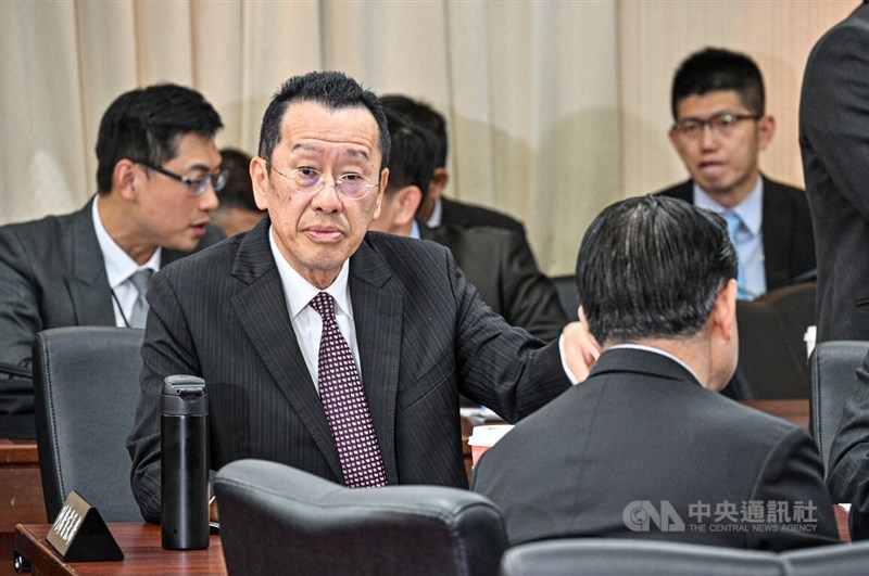 Defense Minister Wellington Koo (center). CNA file photo