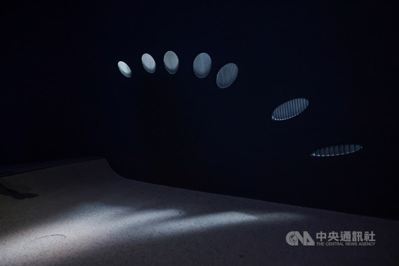 A section of Hsieh's award-winning installation art piece "Orbit" is seen at the Taipei Fine Arts Museum on Friday. CNA photo Dec. 12