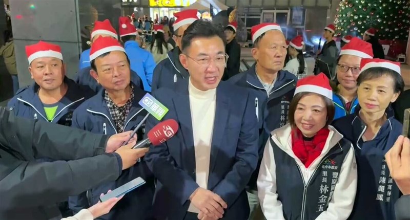 Deputy Legislative Speaker Johnny Chiang (center) speaks at a public event on Sunday. Photo courtesy of the office of Johnny Chiang