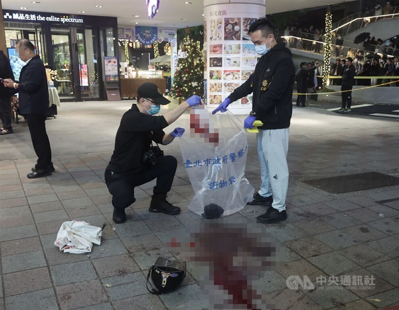 Police collect evidence at a crime scene near MRT Zhongshan Station on Friday night after a man who allegedly threw a smoke grenade in MRT Taipei Main Station at around 5 p.m. stabbed seven people, injuring three seriously. CNA photo Dec. 19, 2025
