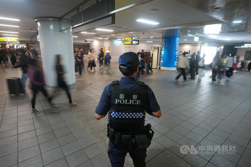 A police standing guard near Exit M8 at MRT Taipei Main Station on Saturday. CNA photo Dec. 20, 2025