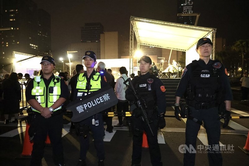 Armed police are deployed at Taipei City Hall Plaza, the starting point of the Taipei Marathon, on Sunday morning. CNA photo Dec. 21, 2025