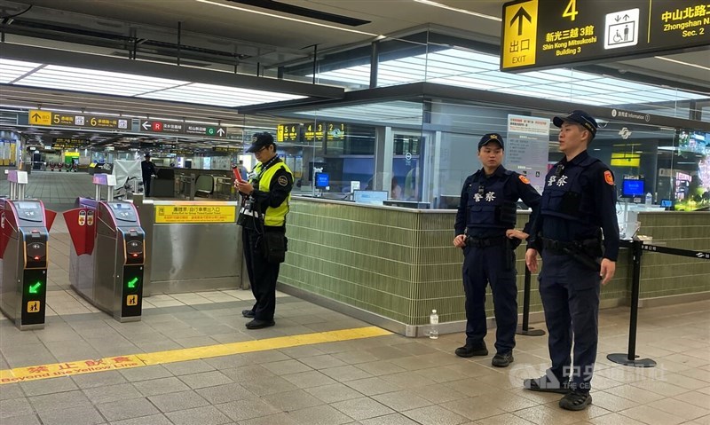 Police officers stand guard inside MRT Zhongshan station on Saturday. CNA photo Dec. 20, 2025
