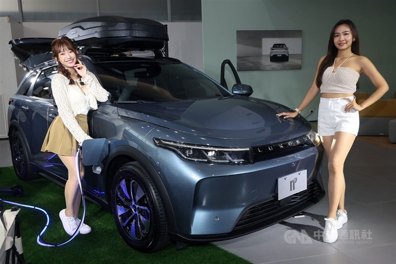Two models display a Luxgen hatchback car in this CNA file photo