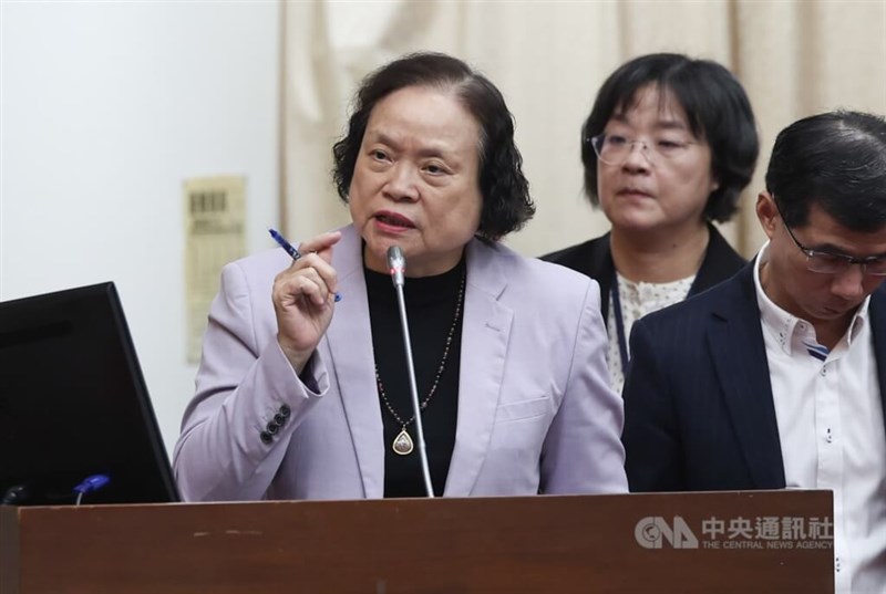 DGBAS Minister Chen Shu-tzu (left). CNA photo Dec. 24, 2025