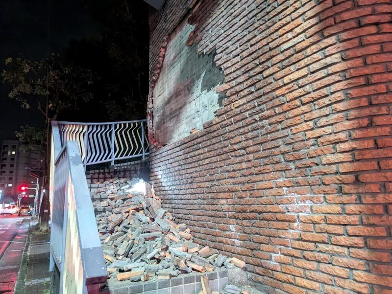 Red bricks fall onto the stairs of Long’an Overpass in front of New Taipei Municipal Danfeng High School in Xinzhuang District, New Taipei, reportedly after a magnitude 7.0 earthquake struck off Taiwan’s northeastern coast on Dec. 27. (Photo courtesy of New Taipei Fire Department)