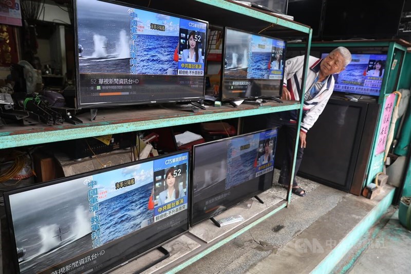 International attention has been drawn to China’s latest round of military drills targeting Taiwan, as a Taiwanese television station reports on the developments on Tuesday. CNA photo Dec. 30, 2025