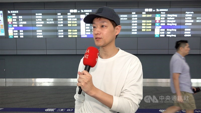 Japanese tourist Someya shares his thoughts on the possible link between China’s military drills around Taiwan and recent remarks by Japan’s Prime Minister Sanae Takaichi. CNA photo Dec. 30, 2025