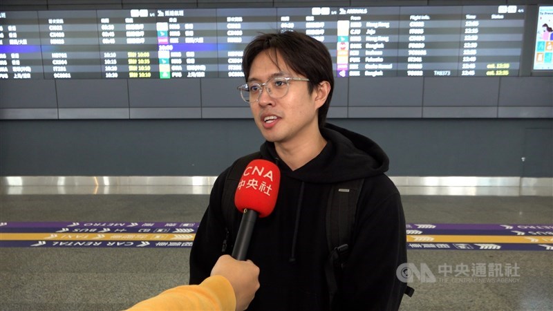 Filipino tourist Renz Noveloso expresses concern that his flight from Manila could be halted midair amid China’s military drills around Taiwan. CNA photo Dec. 30, 2025