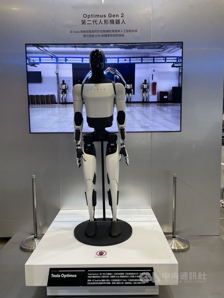Tesla's Optimus Gen 2 humanoid robot is seen at the Taipei Auto Show's venue on Tuesday. CNA photo Dec. 30, 2025